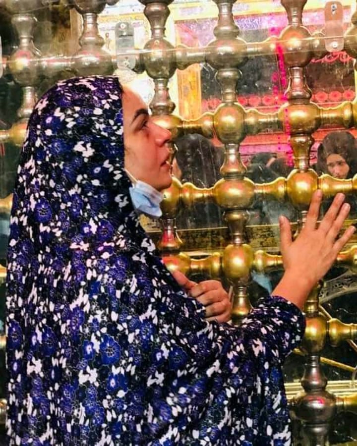 Actress Sadia Imam Shared New Pictures from Karbala on her Instagram