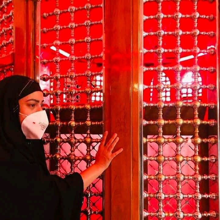 Actress Sadia Imam Shared New Pictures from Karbala on her Instagram