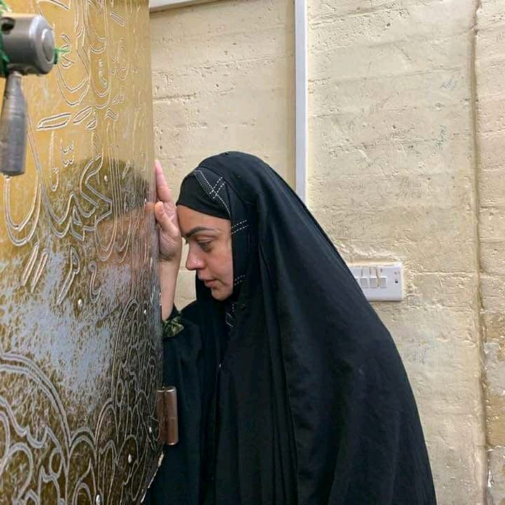 Actress Sadia Imam Shared New Pictures from Karbala on her Instagram