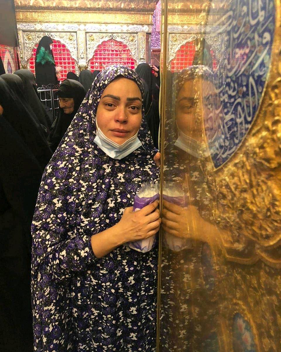 Actress Sadia Imam Shared New Pictures from Karbala on her Instagram