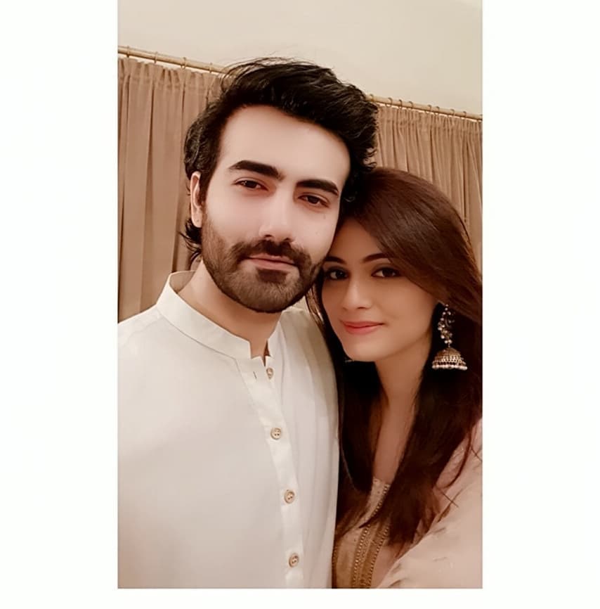 New Photos of Sana Javed with her Sisters and Brother