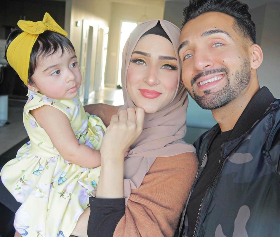 Sham Idrees Latest Photos With His Daughters And Wife