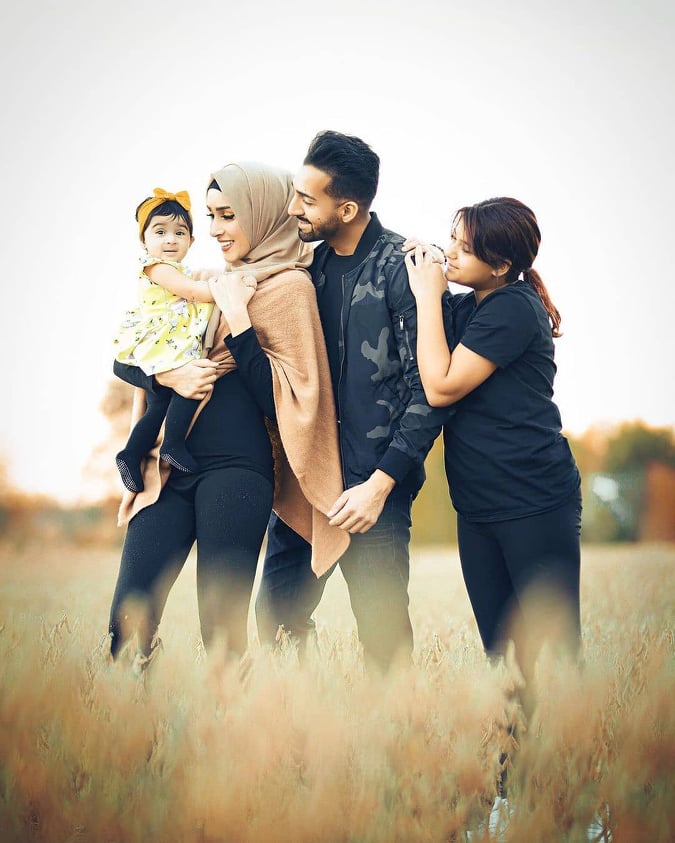 Sham Idrees Latest Photos With His Daughters And Wife