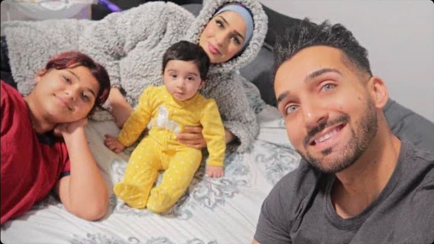 Sham Idrees Latest Photos With His Daughters And Wife