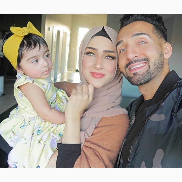 Sham Idrees Latest Photos With His Daughters And Wife