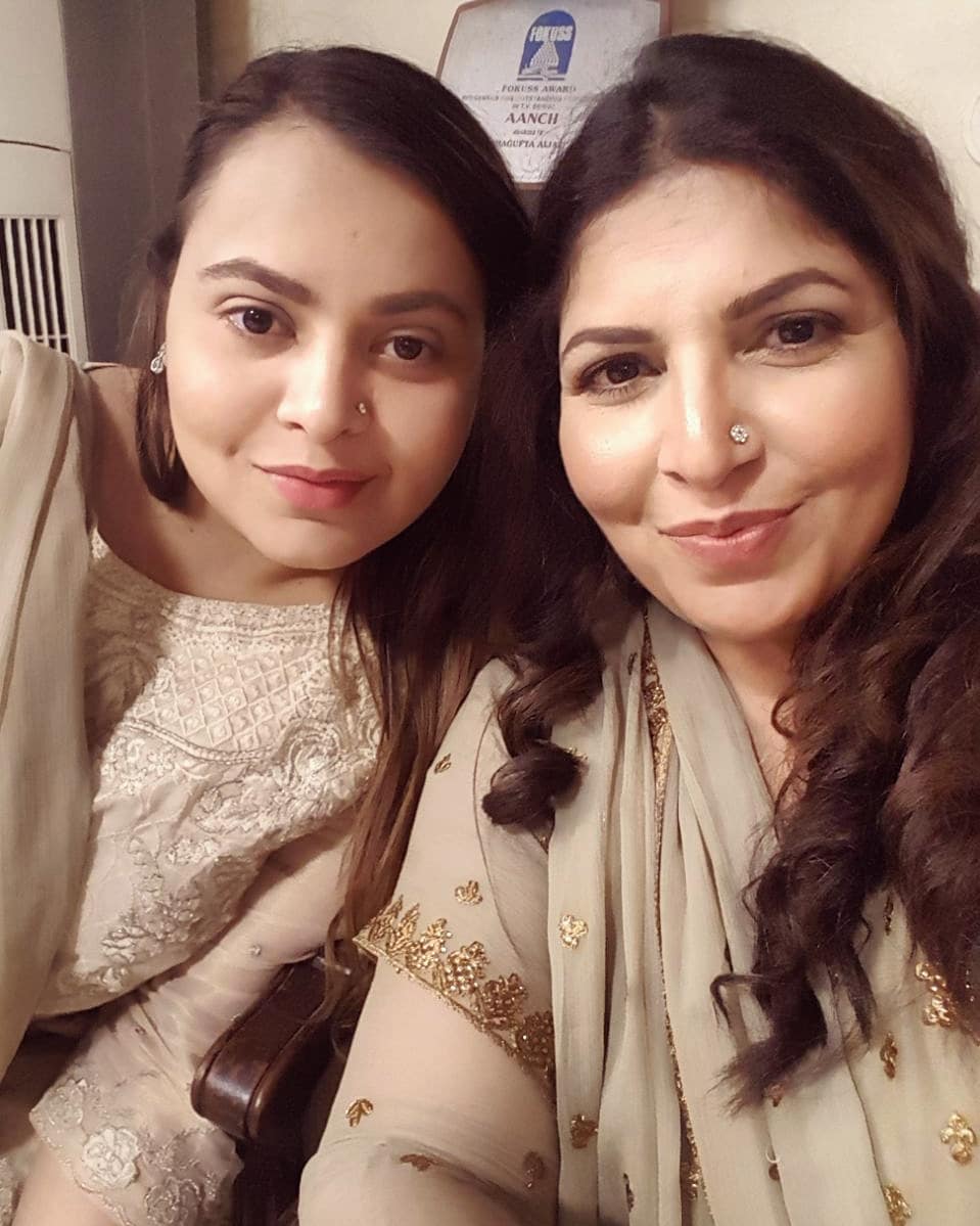 Actress Shagufta Ijaz with her Daughters - Latest Pictures