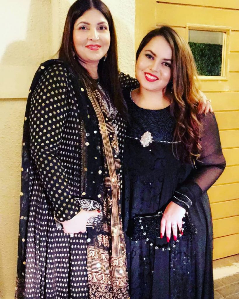 Actress Shagufta Ijaz with her Daughters - Latest Pictures | Reviewit.pk