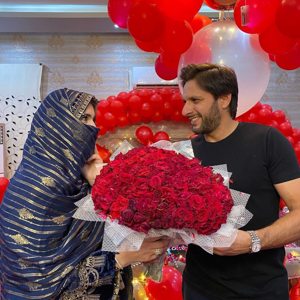 Shahid Afridi Celebrated 20th Wedding Anniversary