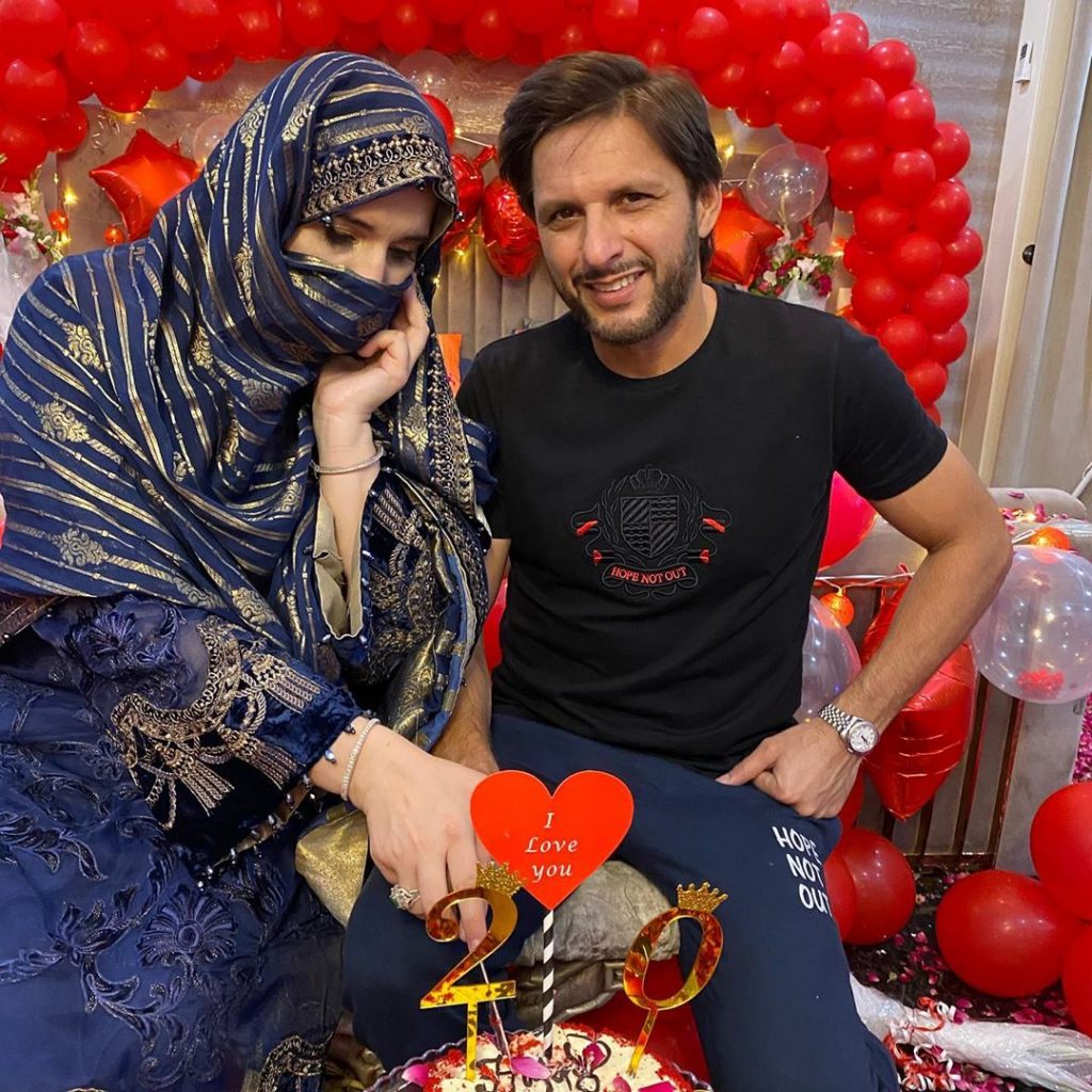 Shahid Afridi Celebrated 20th Wedding Anniversary