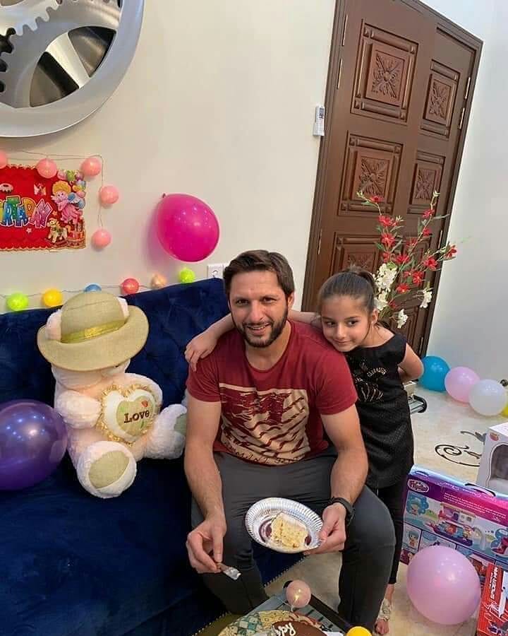 Shahid Afridi Celebrated 20th Wedding Anniversary