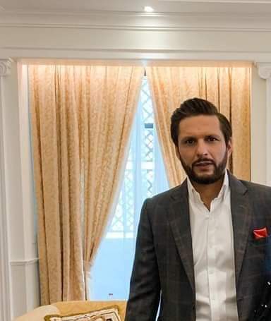 Shahid Afridi Faces Controversy After Make-up Pictures Go Viral