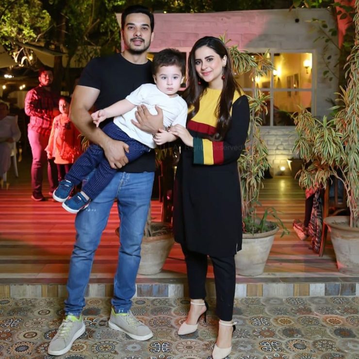Fatima Effendi Latest Clicks With Her Family | Reviewit.pk