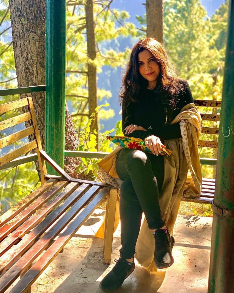 Hadiqa Kiani Enjoying Vacations At Murree Hills