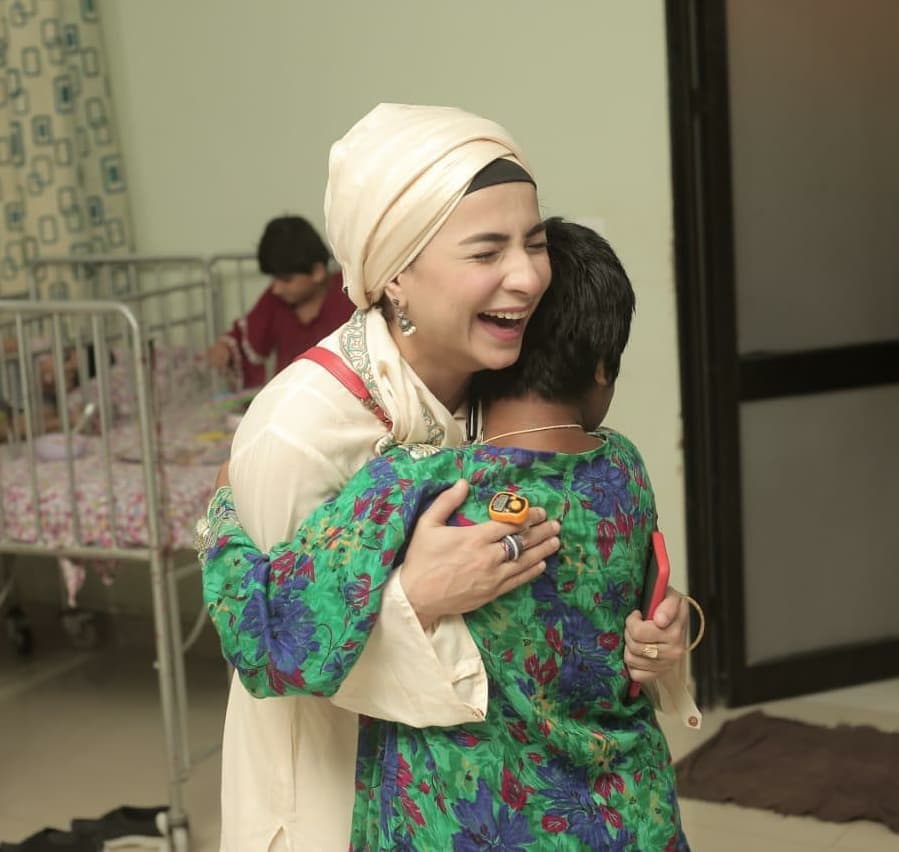 Humaima Malick With Her Sister Dua Visited Orphanage