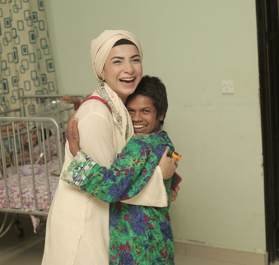 Humaima Malick With Her Sister Dua Visited Orphanage