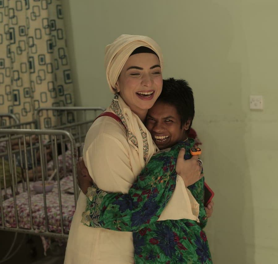 Humaima Malick With Her Sister Dua Visited Orphanage