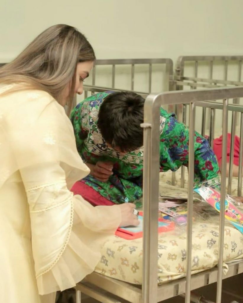 Humaima Malick With Her Sister Dua Visited Orphanage