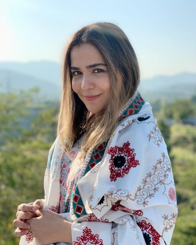 Stunning Outdoor Pictures of Humaima Malick