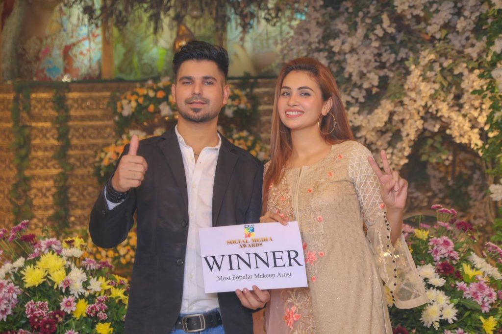 Kashees Salon Celebrating Their Achievement On Winning Hum Social Media Award