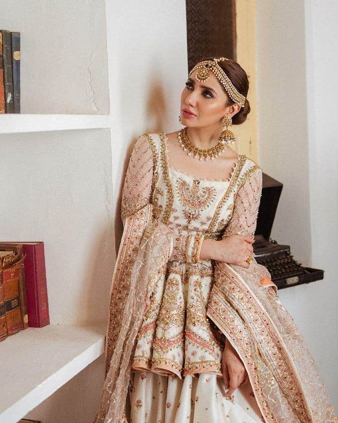 Mahira Khan Stuns In MNR Latest Bridal Collection Reviewit.pk