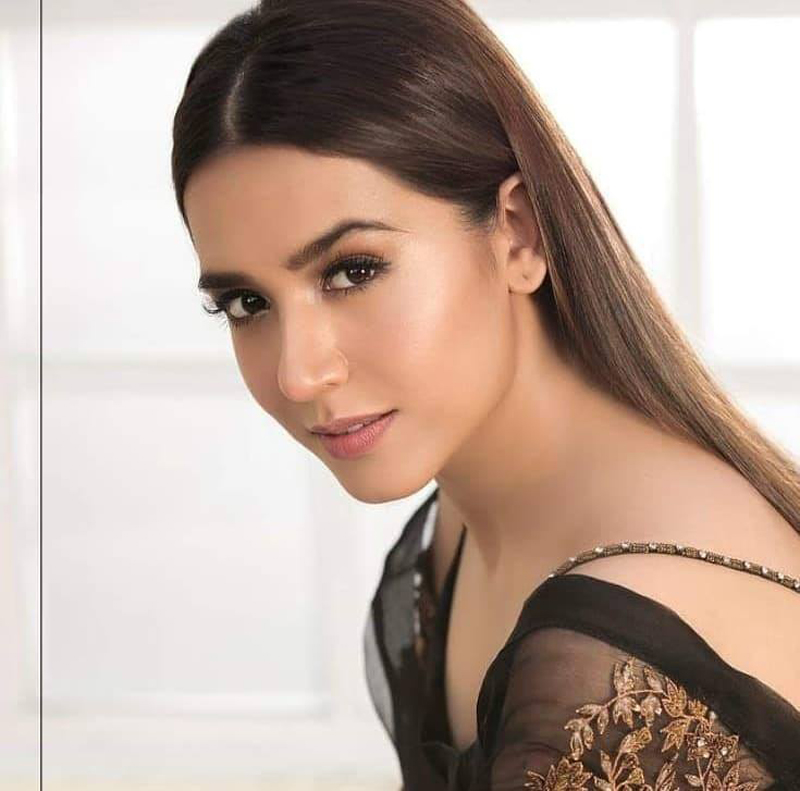 Mansha Pasha Oozes Elegance And Grace In Saree Reviewit pk