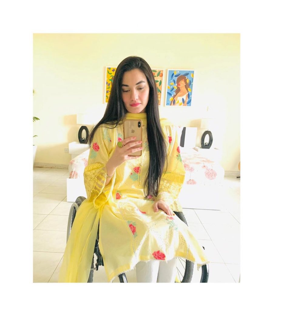 Latest Selfies Of Muniba Mazari That Will Melt Your Heart Out