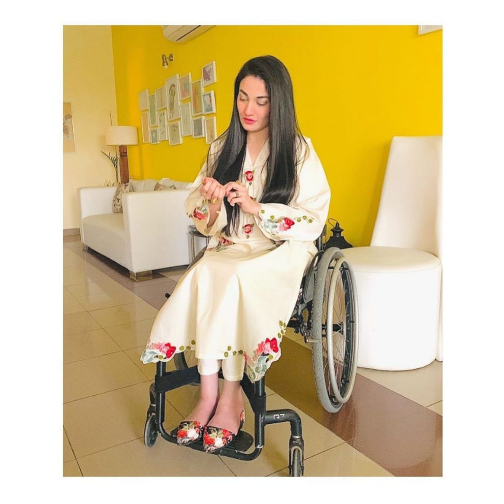 Latest Selfies Of Muniba Mazari That Will Melt Your Heart Out