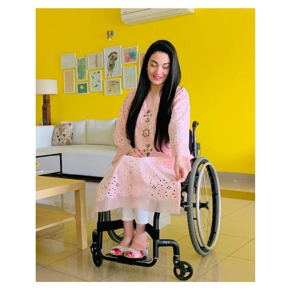 Latest Selfies Of Muniba Mazari That Will Melt Your Heart Out