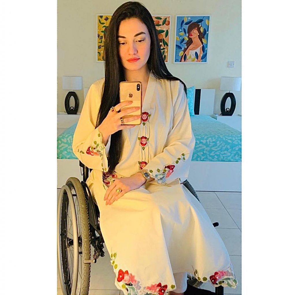 Latest Selfies Of Muniba Mazari That Will Melt Your Heart Out