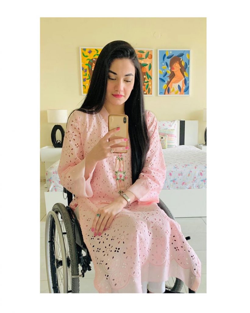 Latest Selfies Of Muniba Mazari That Will Melt Your Heart Out