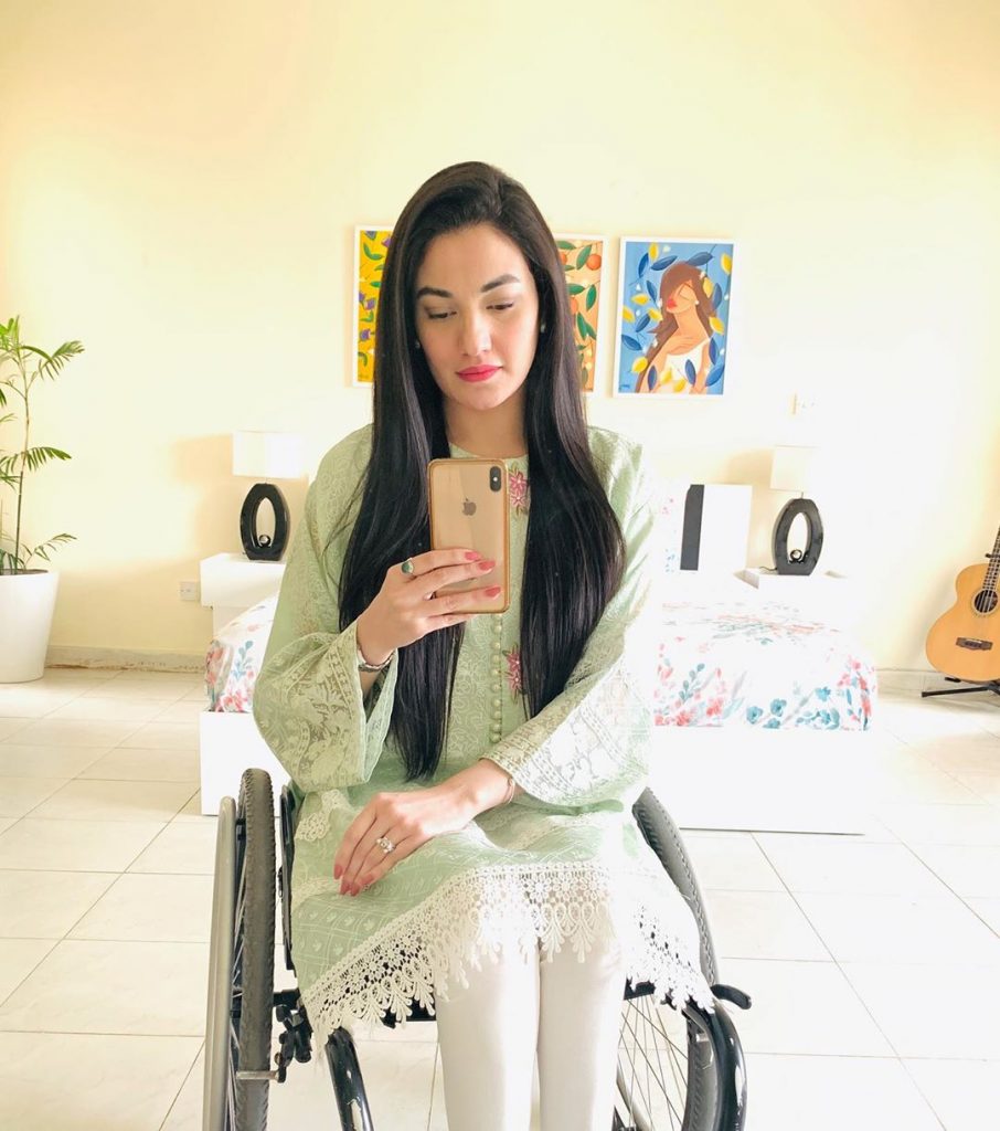 Latest Selfies Of Muniba Mazari That Will Melt Your Heart Out