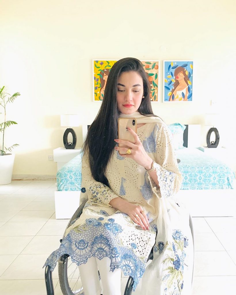 Latest Selfies Of Muniba Mazari That Will Melt Your Heart Out