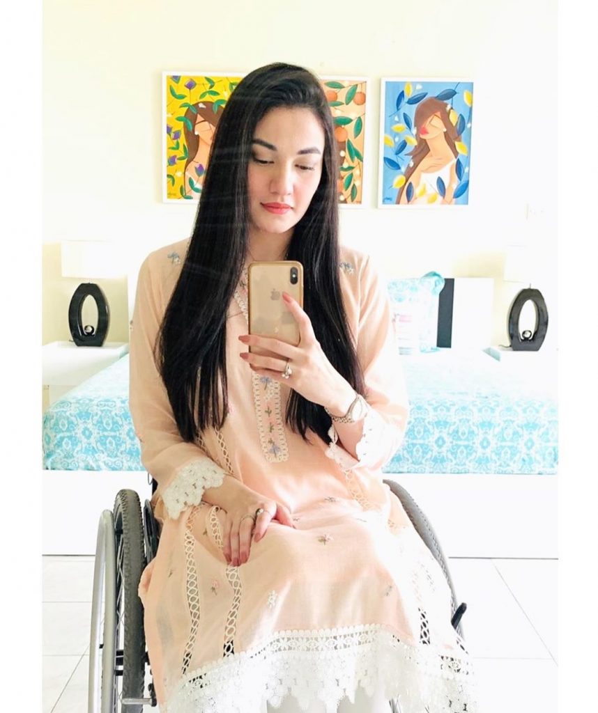 Latest Selfies Of Muniba Mazari That Will Melt Your Heart Out