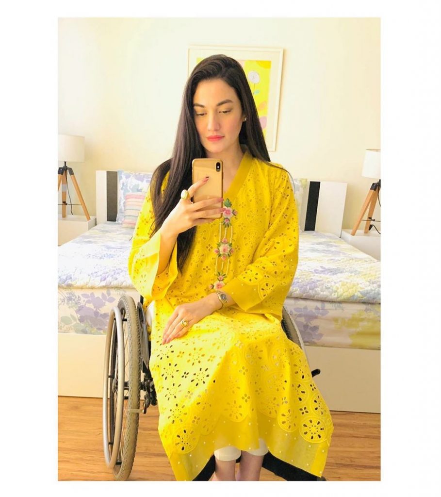 Latest Selfies Of Muniba Mazari That Will Melt Your Heart Out