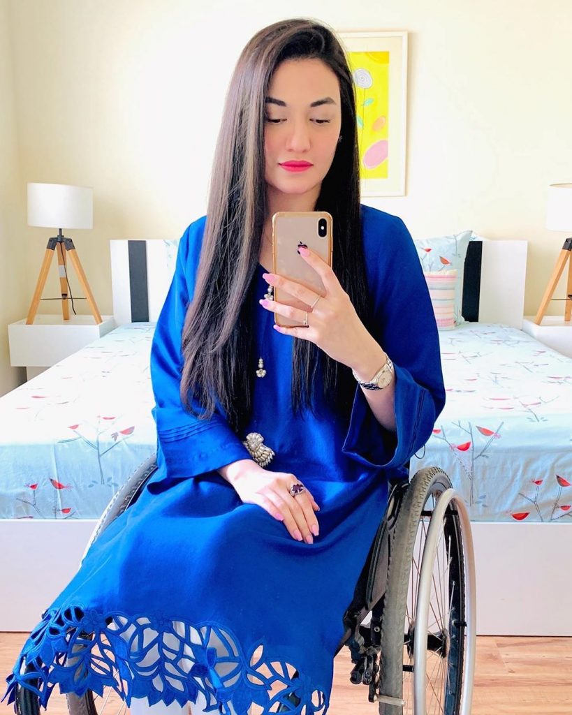 Latest Selfies Of Muniba Mazari That Will Melt Your Heart Out