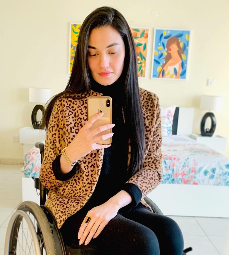 Latest Selfies Of Muniba Mazari That Will Melt Your Heart Out