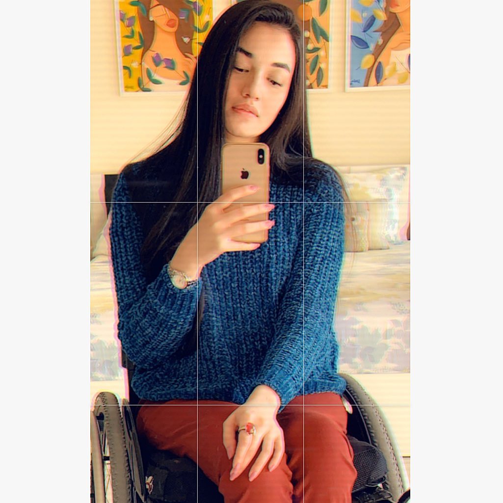 Latest Selfies Of Muniba Mazari That Will Melt Your Heart Out