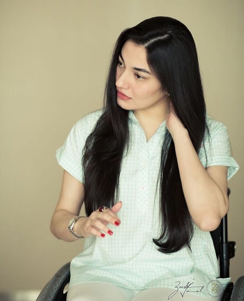 Latest Selfies Of Muniba Mazari That Will Melt Your Heart Out