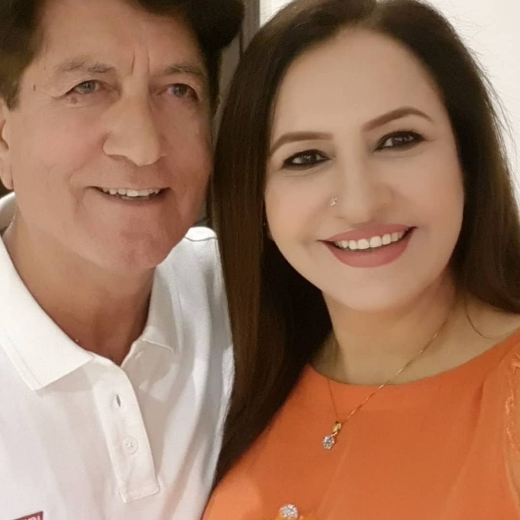 Beautiful Saba Faisal with her Husband - Lovely Pictures