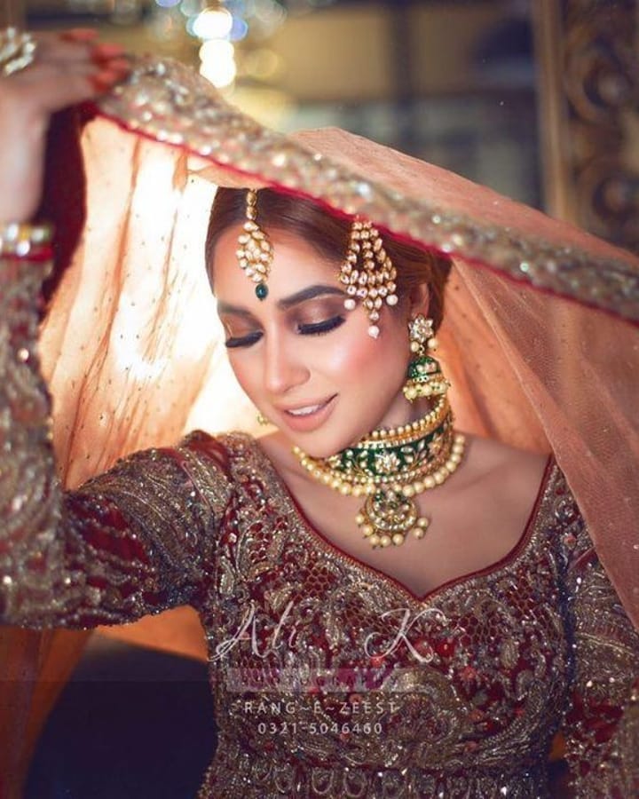 Sabeena Farooq Is Breathtaking In Her Latest Bridal Shoot | Reviewit.pk