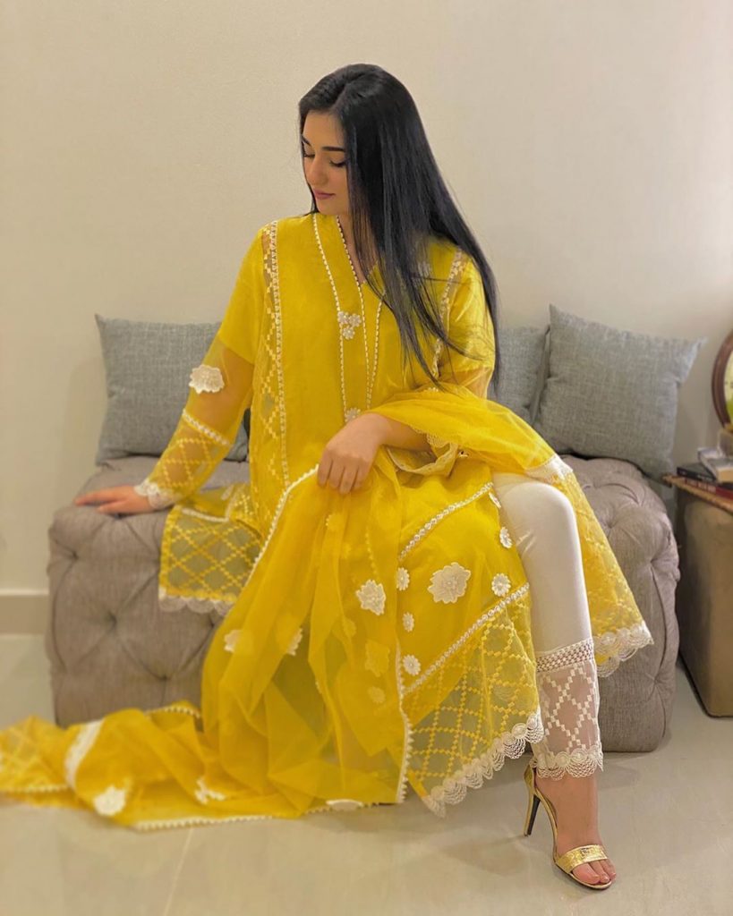 Sarah Khan Is All In For Every Shade Of Yellow This Season | Reviewit.pk