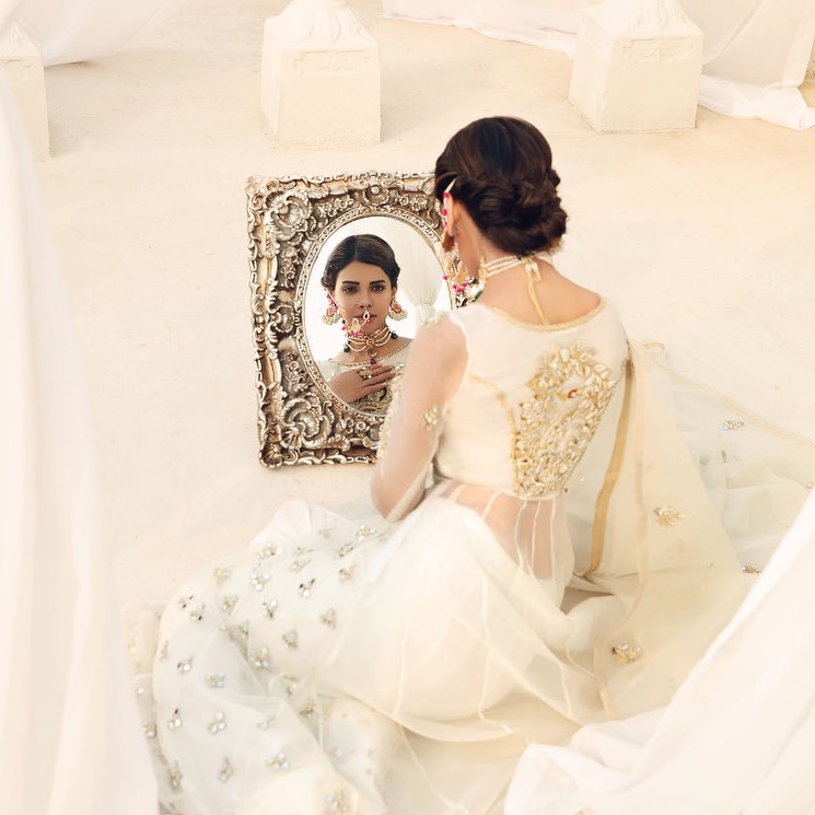 Sara Loren Pulls Off Traditional Looks Like A Pro In Her Latest Shoot