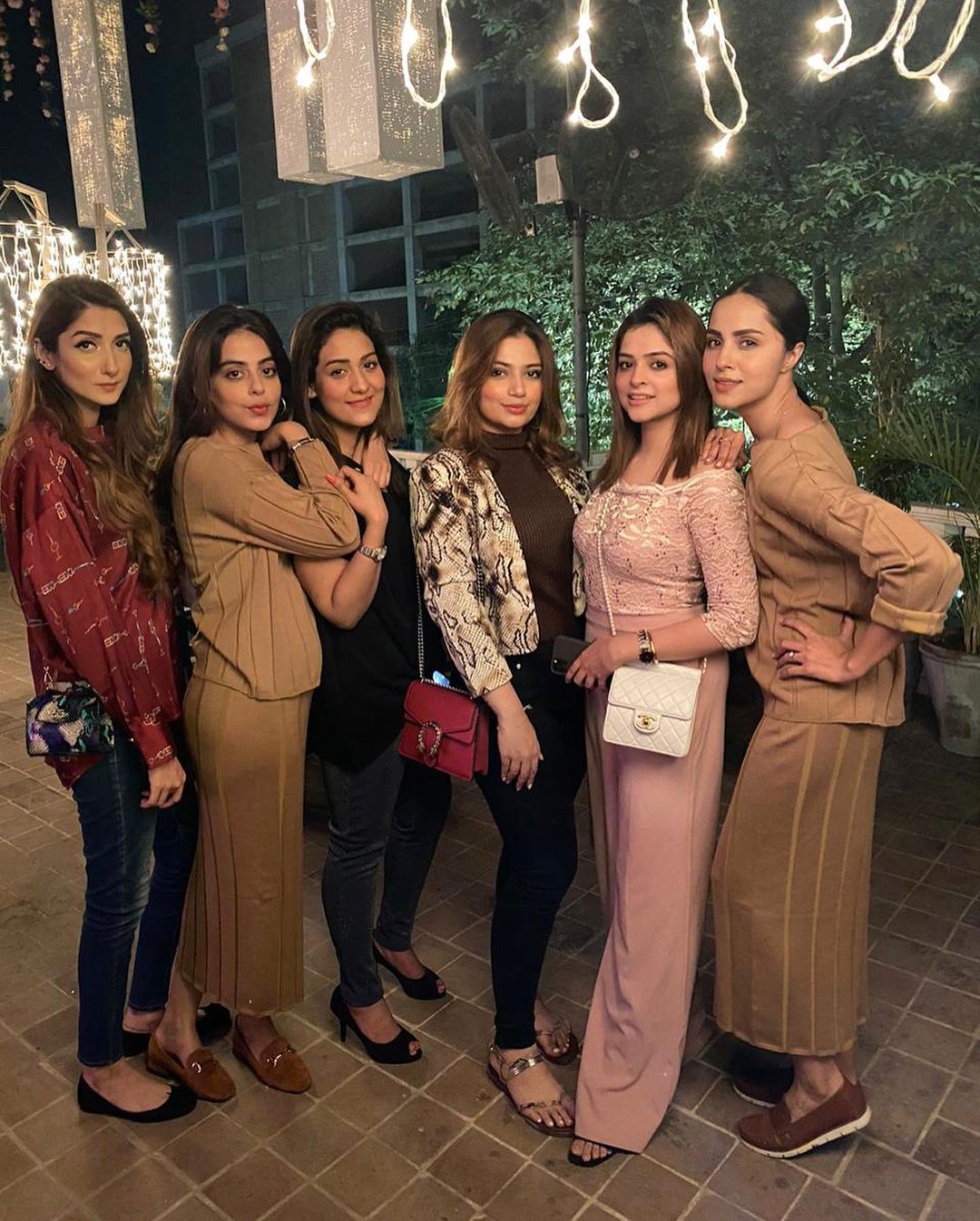 Yashma Gill Celebrated her Birthday with Friends - Beautiful Pictures