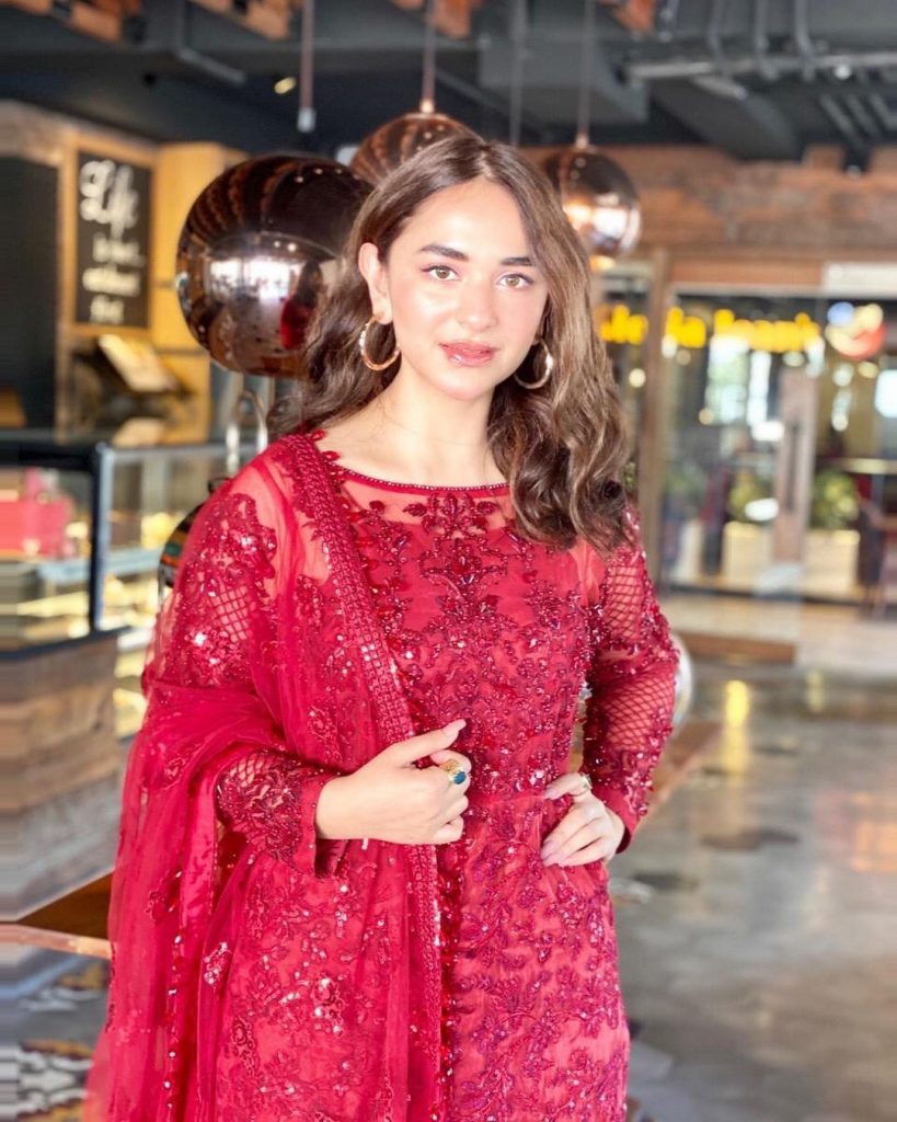 Yumna Zaidi Facts | 25 Beautiful Photos