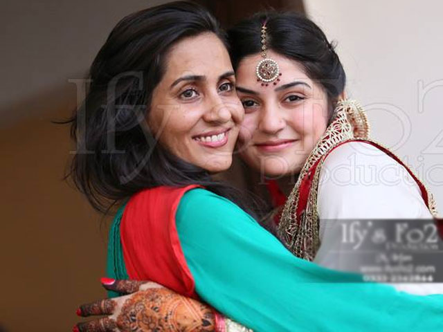 25 Adorable Photos Of Sanam Baloch With Her Sisters