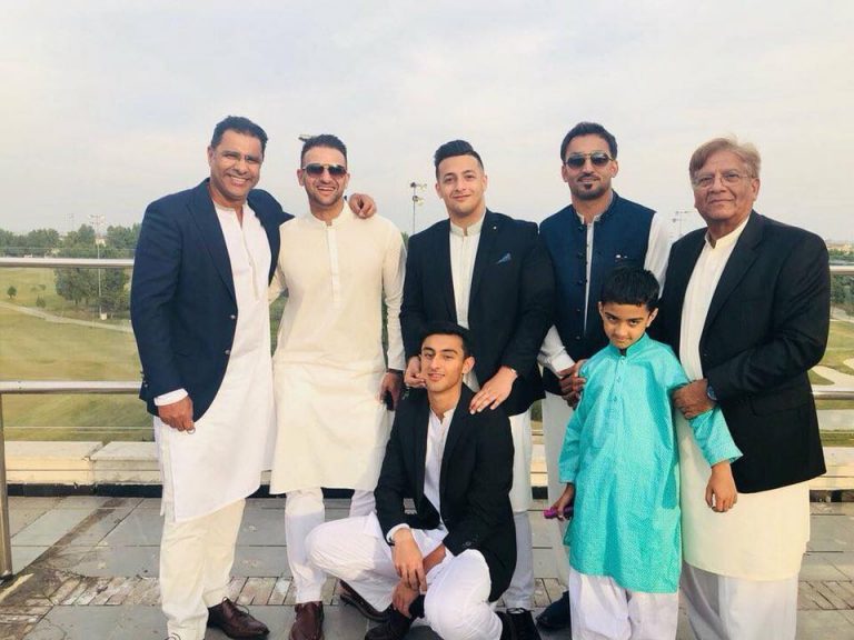 25 Pictures Of The Famous Waqar Younis With Family Reviewit.pk 25 Pictures Of The Famous Waqar Younis With Family Reviewit.pk