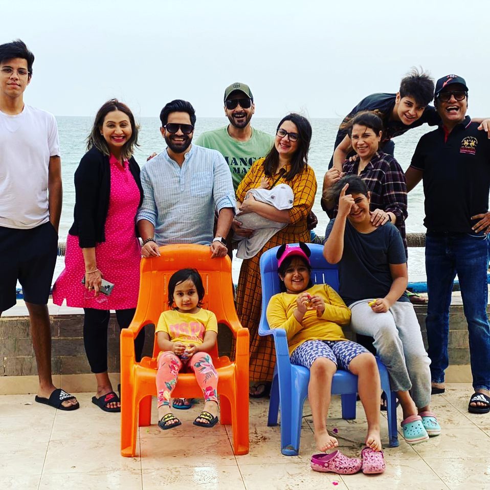 Faisal Qureshi family - 10 Beautiful Pictures