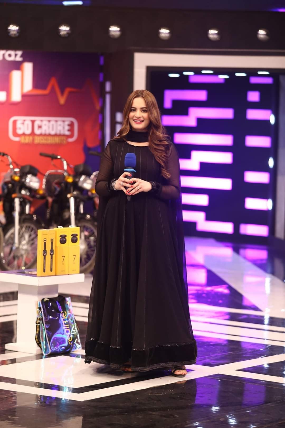 Aiman Khan in Jeeto Pakistan - Beautiful Pictures