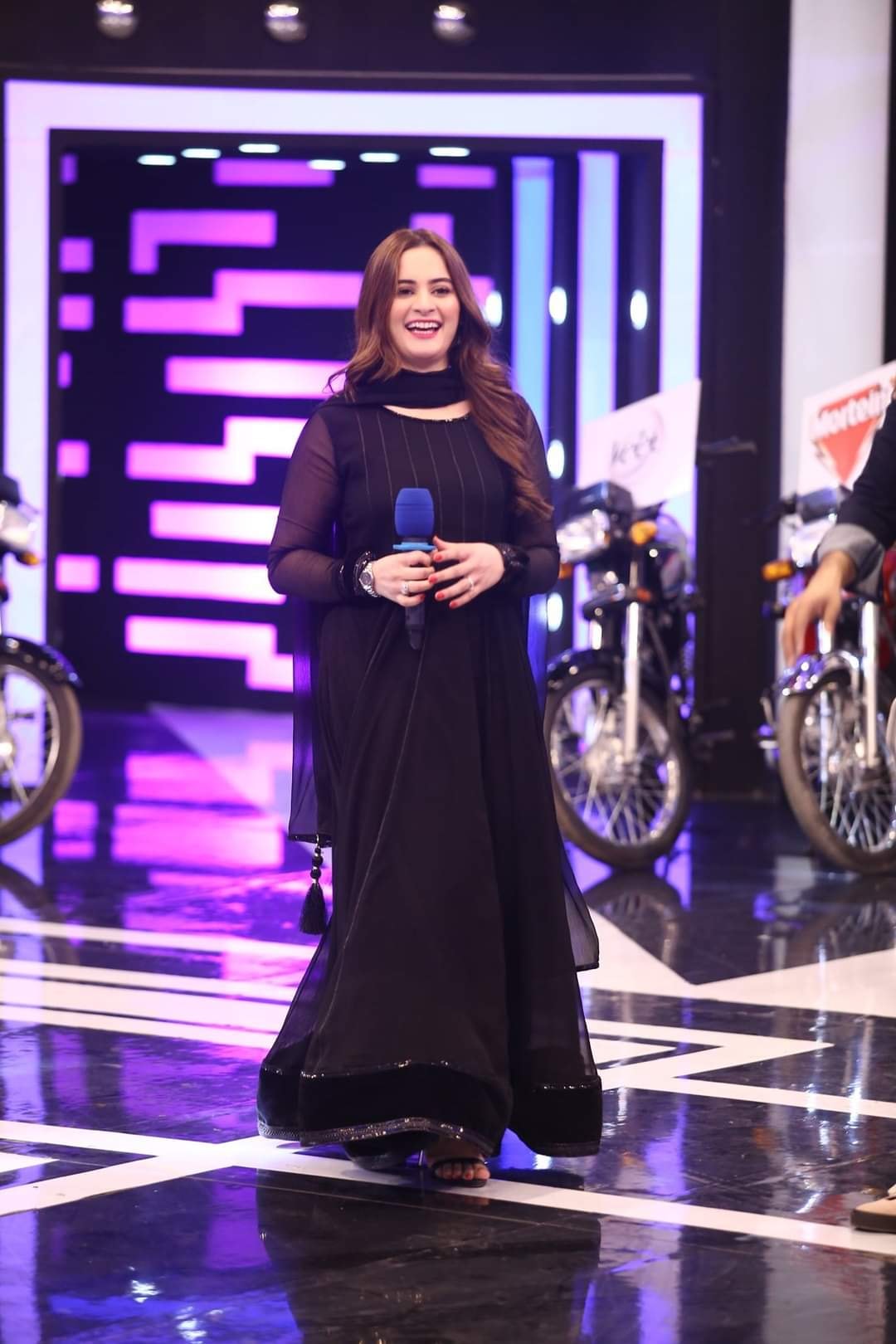 Aiman Khan in Jeeto Pakistan - Beautiful Pictures