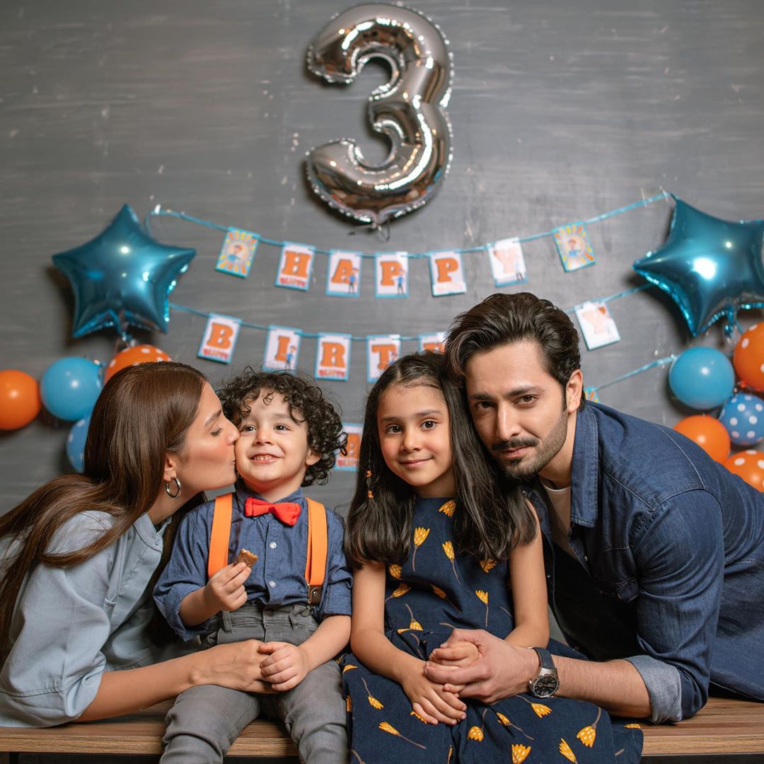 Beautiful Clicks of Ayeza Khan with her Family